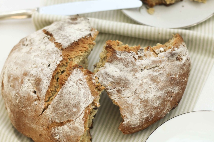 Maple Syrup and Walnut Irish Soda Bread (www.roastedmontreal.com)