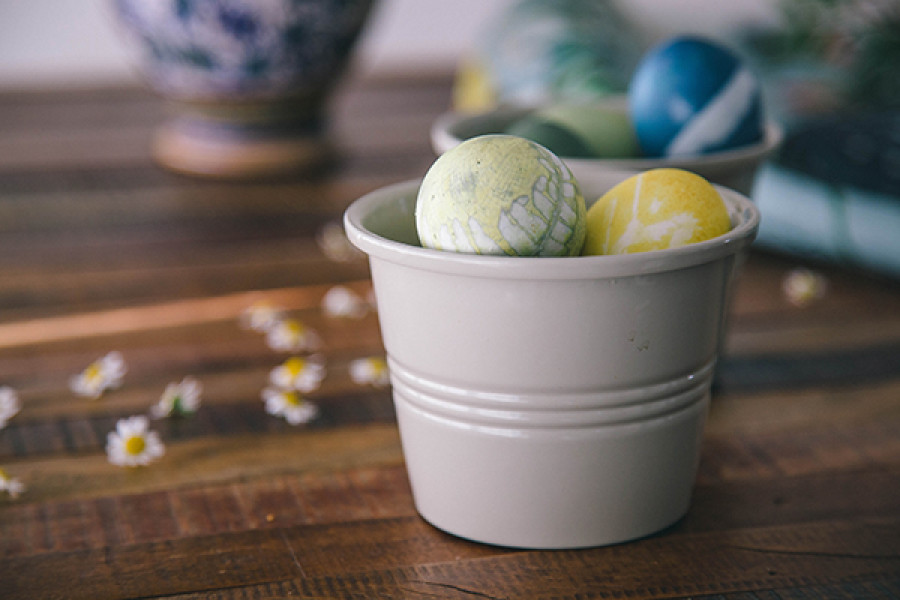 DIY Naturally Dying Easter Eggs with Floralia